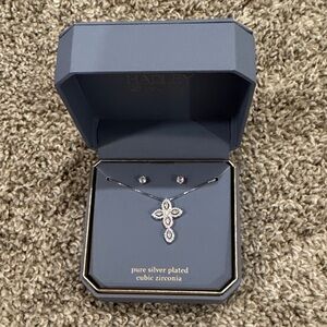 Hadley & Row Cross Necklace Set